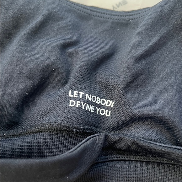 Dfyne Black Women's Sports Bra - Picture 3 of 4